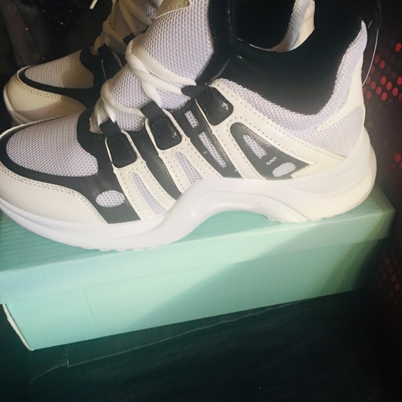 Akira’s  Size 8 priced at $49.99. Sale $25 - Picture 2 of 4